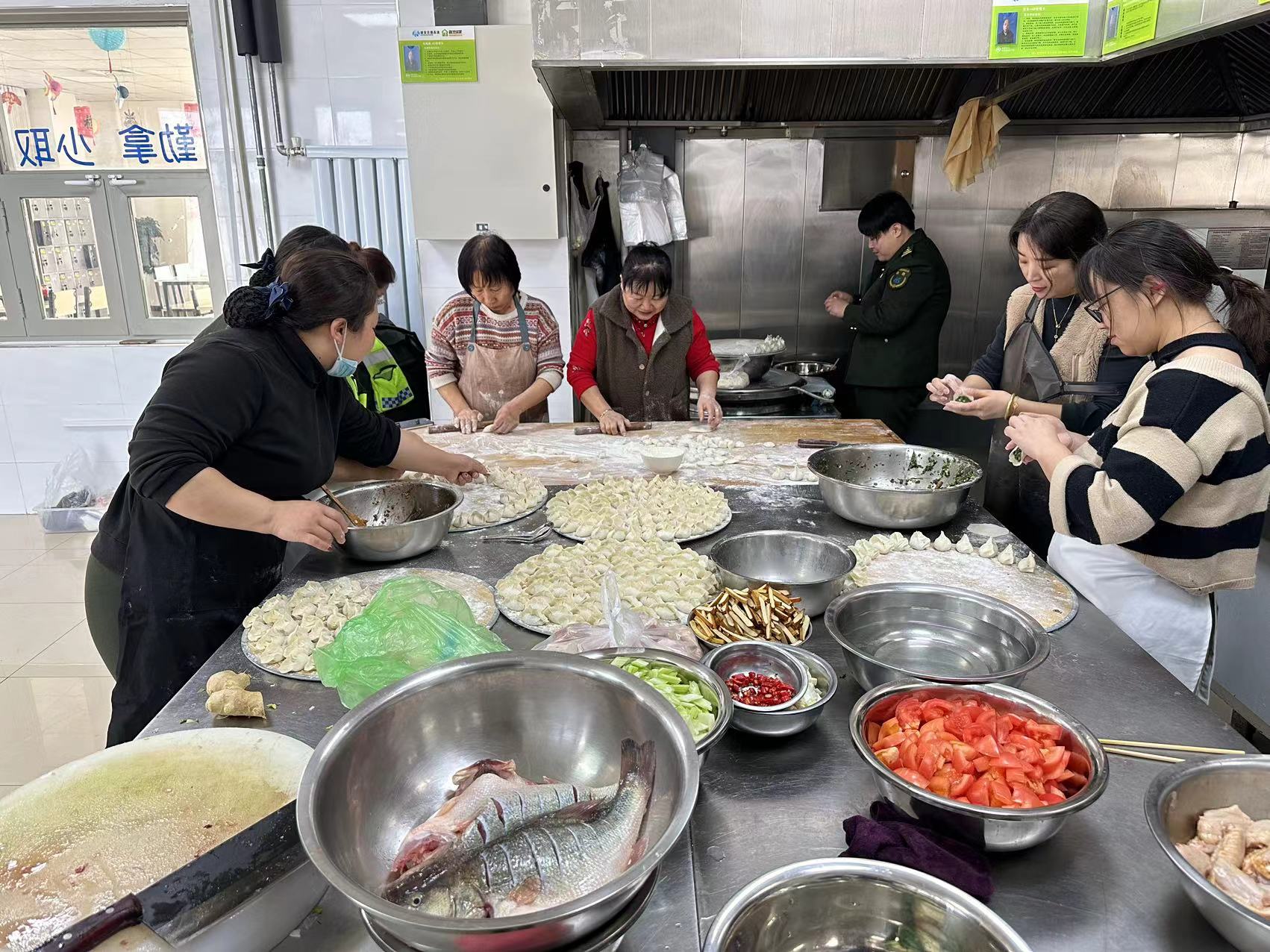 南部片区文安西收费站举办“迎新年 包饺子”迎新春集体活动.jpg