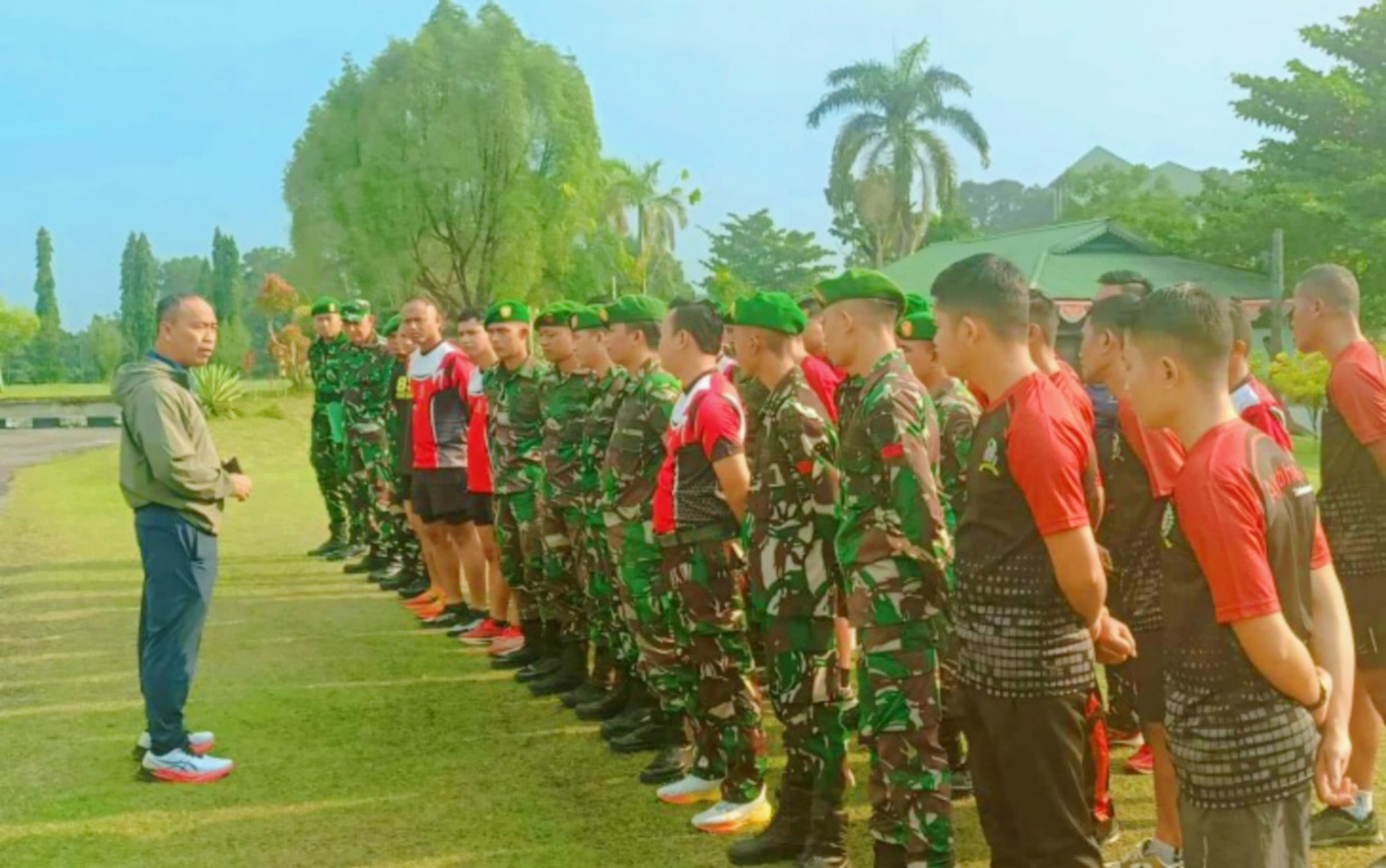 Kasrem 121/ABW : Kolonel Inf.Dadang Ismail Marzuki Saat Pimpin Apel Prajurit, Berikan Arahan Jam Komandan